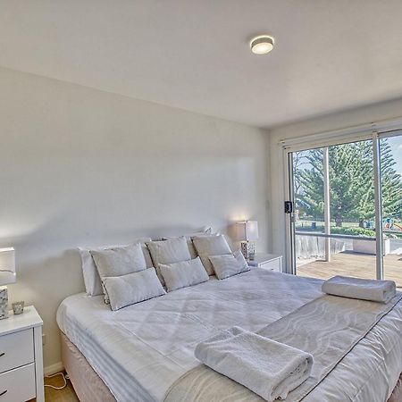 Binalong Bay Quarterdeck Apartment מראה חיצוני תמונה