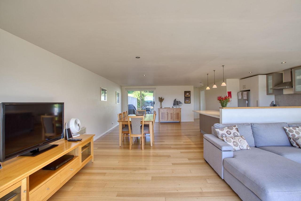 Binalong Bay Quarterdeck Apartment מראה חיצוני תמונה