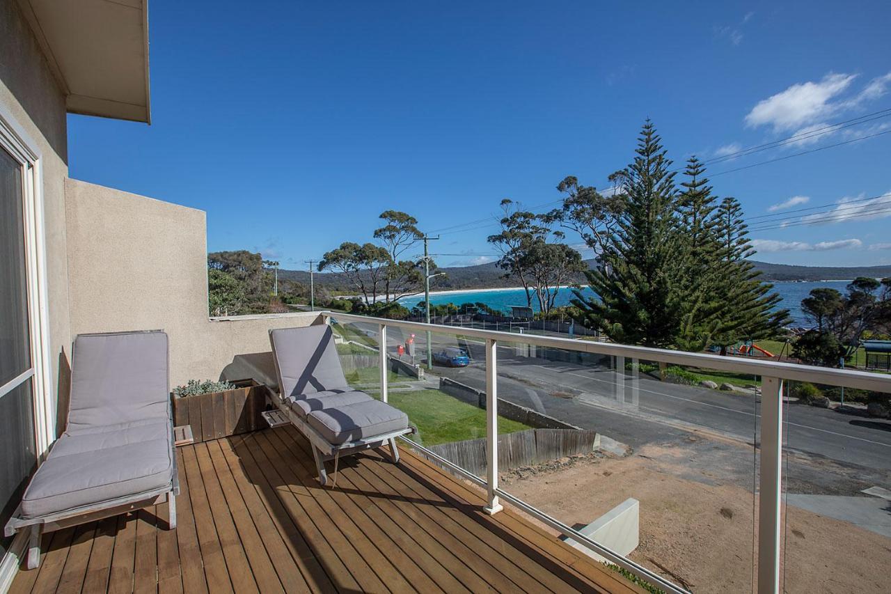 Binalong Bay Quarterdeck Apartment מראה חיצוני תמונה