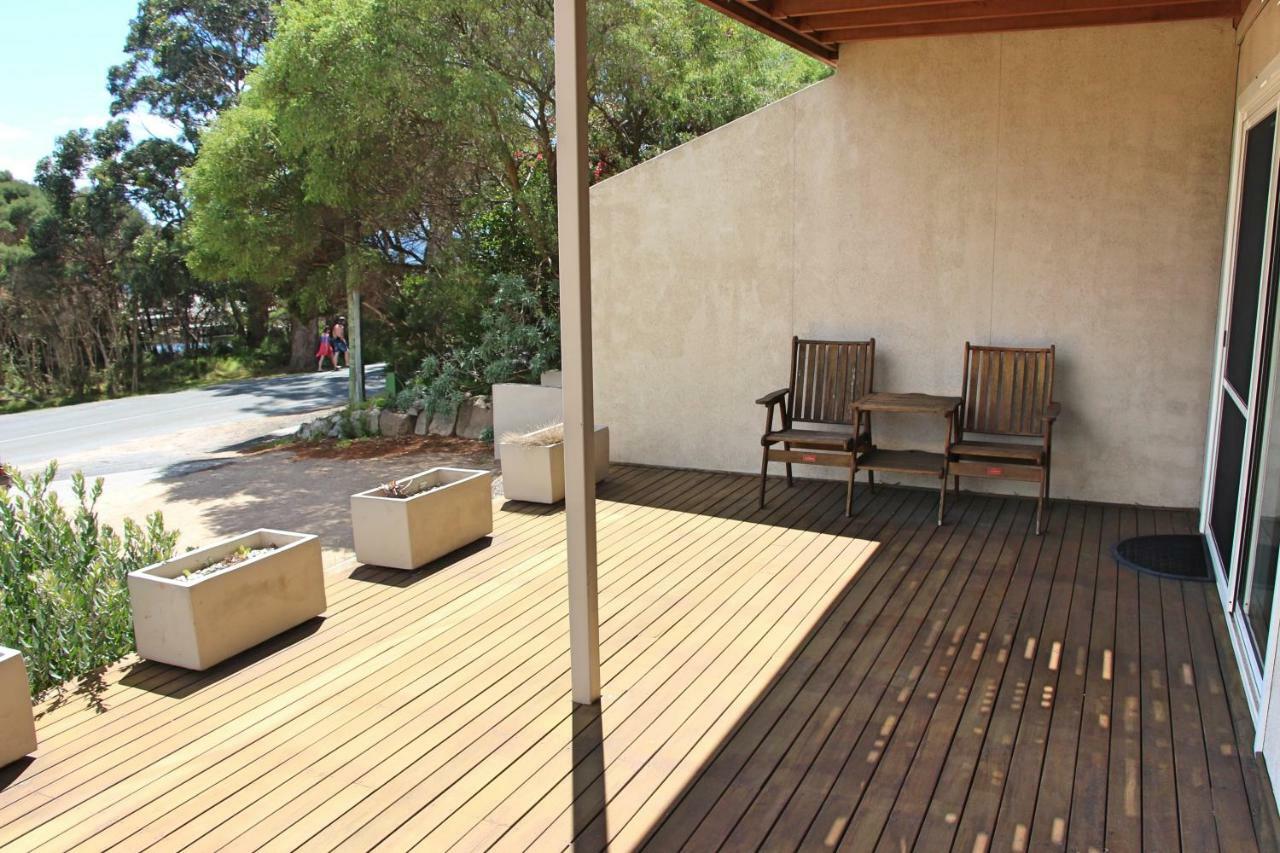 Binalong Bay Quarterdeck Apartment מראה חיצוני תמונה